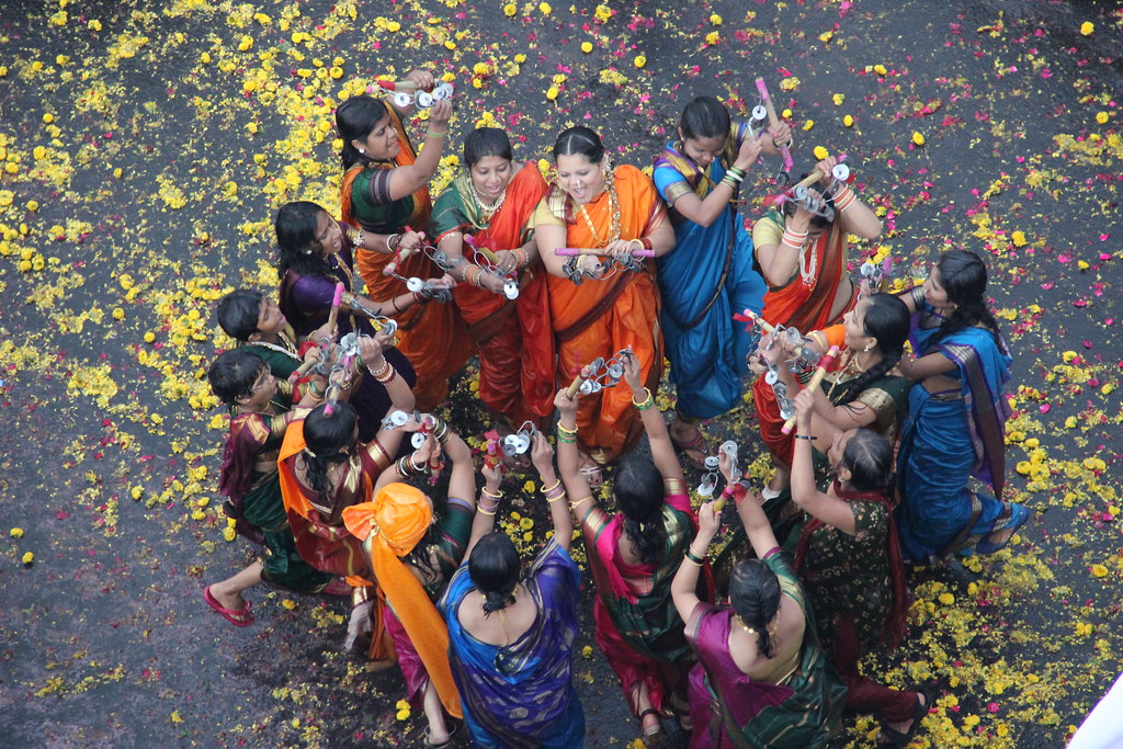 pune ganesh festival girls performing traditional dance le… | Flickr