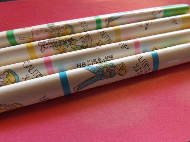 BEAUTIFUL SUNDAY kutsuwa coloured pencils