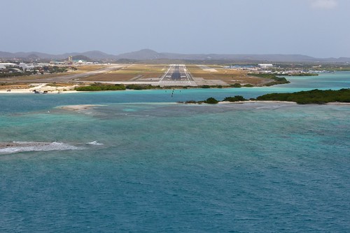 dutch airport aruba infrastructure caribbean runway americas antilles aua dutchantilles cruisair