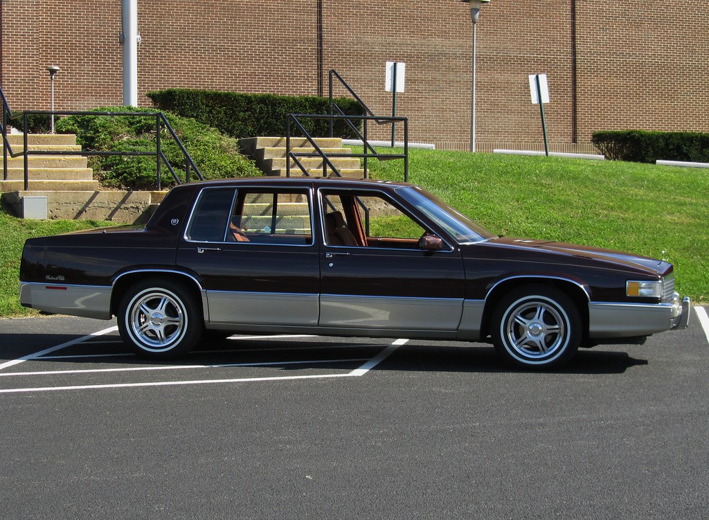 Image of 1990 Cadillac DeVille