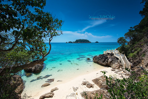 vacation beach swimming sand rocks tourist resort malaysia pulau terengganu marang d800 kapasisland nikon1635f4g