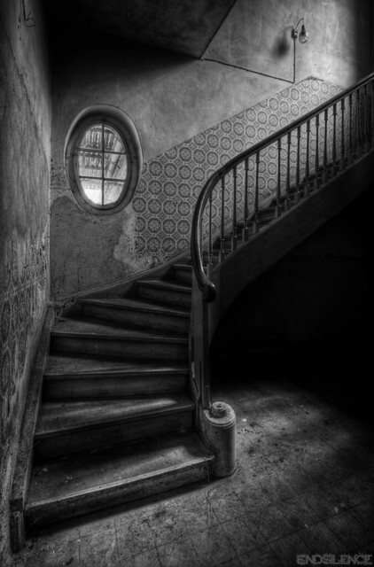 Dark Stairs [Run or  Hide]
