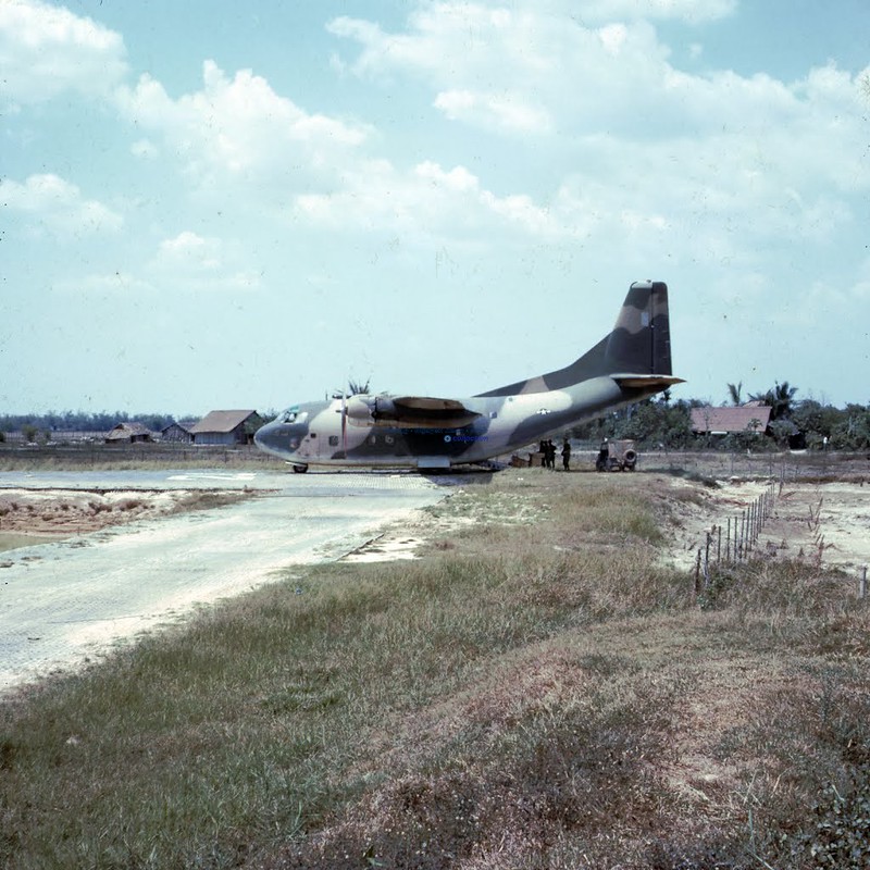 Đức Hòa Airfield & C-123 Boarding , Hậu Nghĩa 1965-67 - Photo by Jack Walters