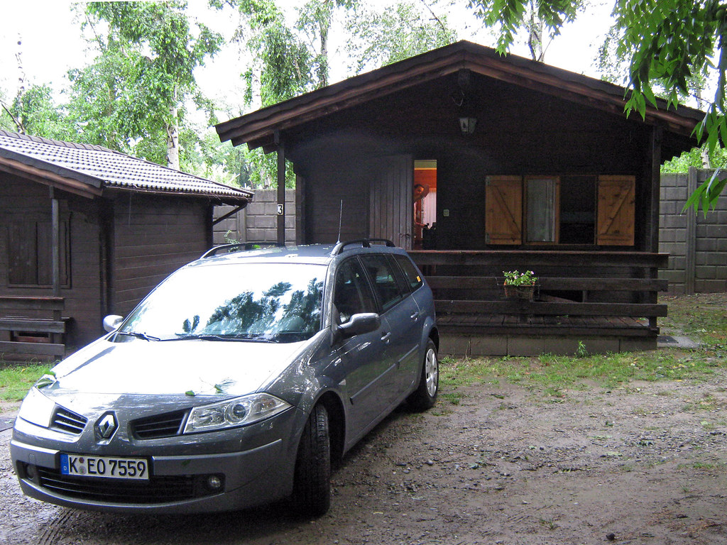 08-07-13 503 Italien-Urlaub_ Campingplatz Como_ Hütte mit Au