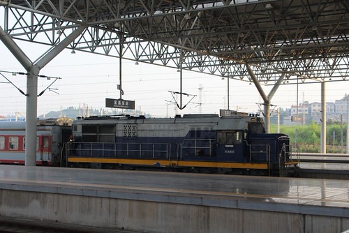 5592 Yichang East Station, 27 July 2013 | by Bromale
