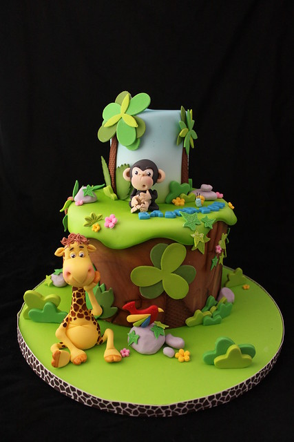 Jungle cake for a baby shower