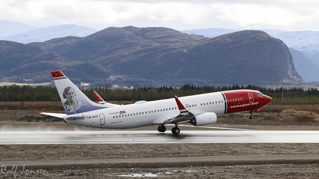 LN-RGS 737-800 Norwegian Ålesund airport Vigra AES 23.03-14