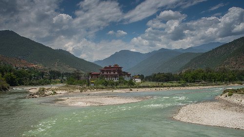 broadcast bhutan buddhist monks dzong fortress confluence punakha punakhadzong motherriver mochhu pochhu pungtangdechenphotrangdzong fatherriver