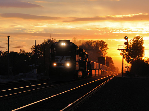 sunset ns norfolksouthern wauseonohio 101213 ns8826 nschicagoline cp320 gec408 nsdearborndivision ged840c