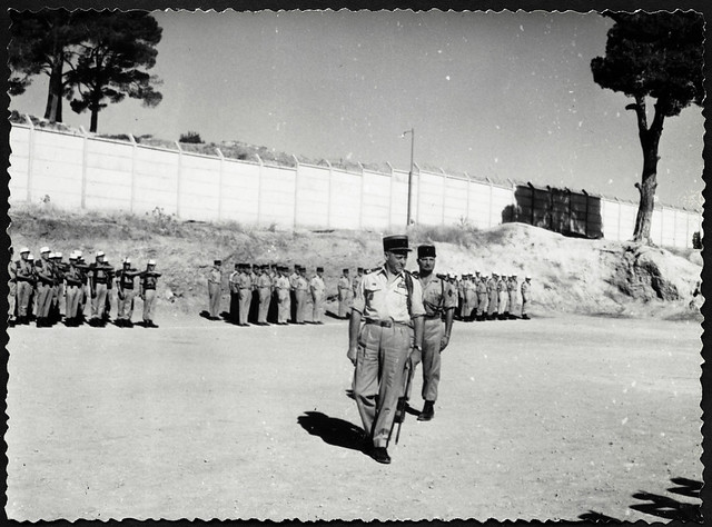 Archiv H940 Festung Boghari, Colonel, Abschreiten der Parade, Algerie, 1962