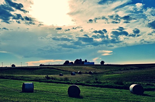 illinois evening sunset bales hay field farm rural clouds sky fall autumn harvest seasons agriculture countryside
