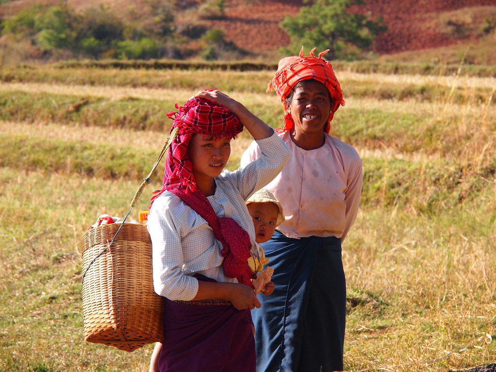 Pa-Oh women (Myanmar 2013)