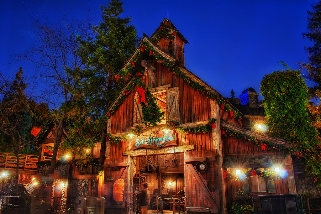 Holly Jolly Splash Mountain | I dunno if any of you have tri… | Flickr