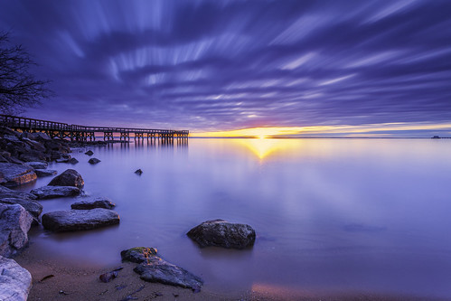 downspark pasadena maryland chesapeakebay sunrise dawn newyearsday firstlight firstsunrise 2017 landscape waterscape longexposure chilly horizon pier water beach clouds outdoors hss sliderssunday singhray darylbenson rgnd littlestopper leefilters neutraldensity