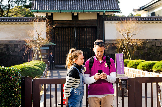 Father and Daughter at Otemon (Former Edo Castle Main Gate) : 旧江戸城大手門にて