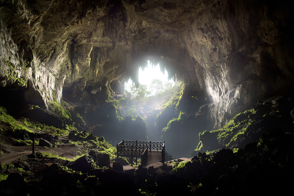 Big mother nature cave. Саравакская пещера. Баджейская пещера. Пещера Кеплер. Малайзия Кучинг пещера Fairy Cave.
