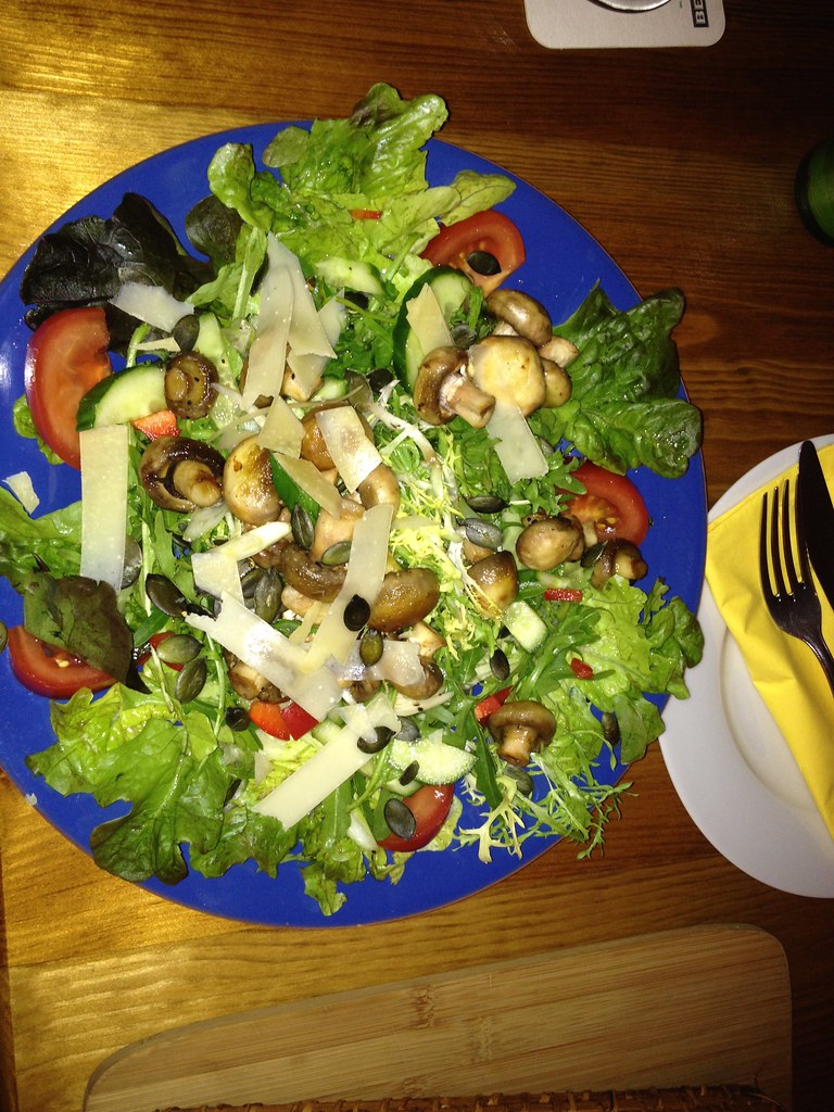 Blattsalate mit gebratenen Champignons @ feliz | #vegetarian… | Flickr