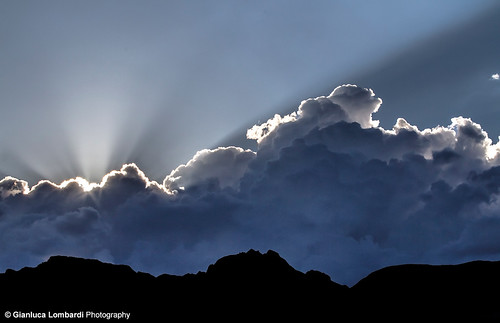 Rays of joy by Gianluca Lombardi Bani, Sunset at the Quebrada de Humahuaca close to Samaj Pacha (Jujuy, Argentina)