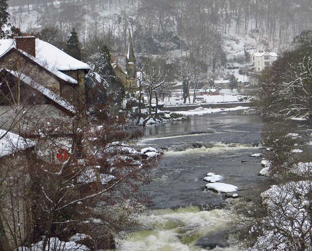 The Dee Flows even when it snows