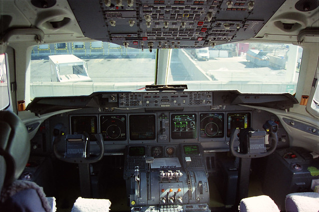 Cockpit Martinair MD11-F PH-MCW