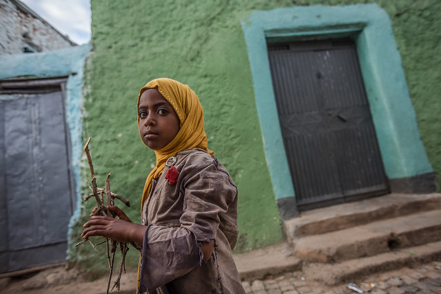 little girl with chador in the alleys of Harar