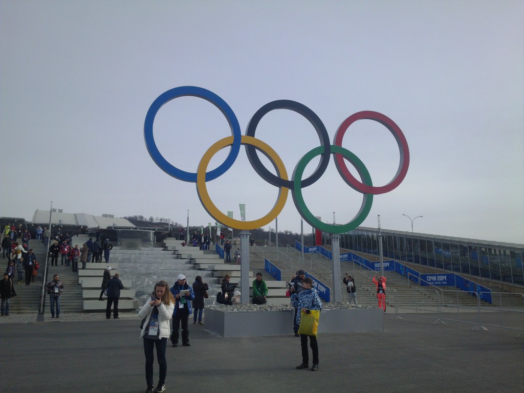 Парк олимпийских игр. Олимпийский парк кольца. Олимпийский парк кольца Олимпийские. Олимпийские кольца в Адлере в Олимпийском парке. Пяти колец Сочи 2014.