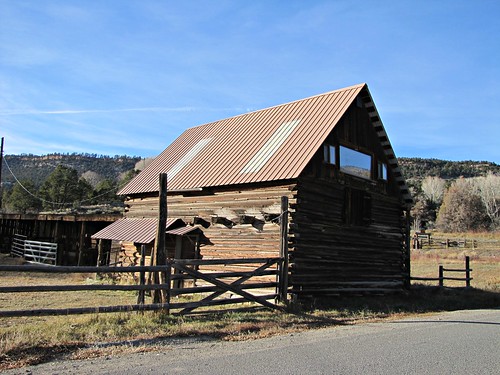 barn rural colorado logs residence ridgway logbarn
