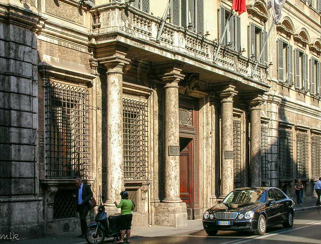A building on via del Corso. Rome 2007