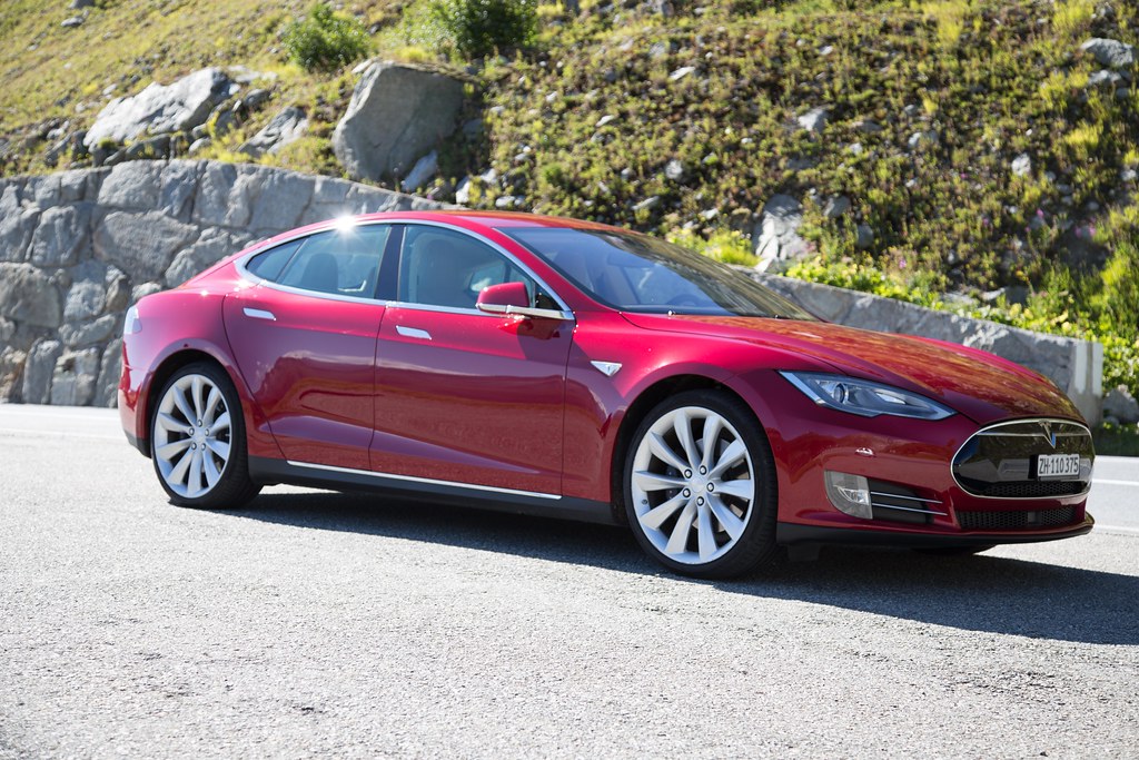 Mooie vrouw Observatie zich zorgen maken Tesla Model S85 | cool feeling while driving over Grimselpas… |  Marcellinissimo | Flickr
