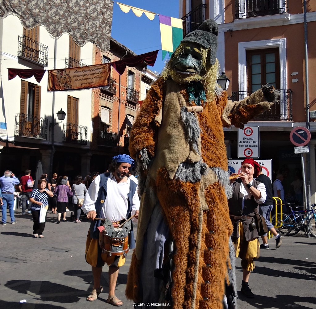 Qué viene el Ogro !!! En Alcalá de Henares, Madrid.