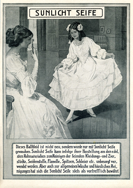 Werbung für Sunlicht Seife mit junger Frau im Ballkleid.