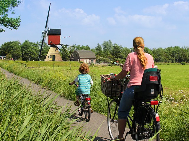 Feel like cycling to the Lagenwaardsemolen!