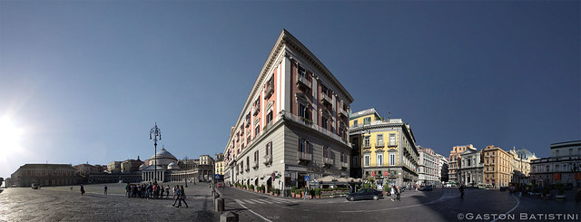 Piazza Plebiscito, Cafè Ganbrinus , Piazza Trieste e Trento , Napoli, Italiy