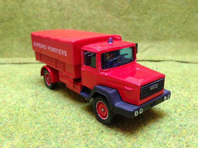 Solido Iveco Truck, Sapeurs Pompiers, French Fire Service - Miniature Die Cast Metal Scale Model Emergency Services Vehicle