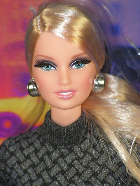 2013 The Barbie Look City Shopper  Lara (1)