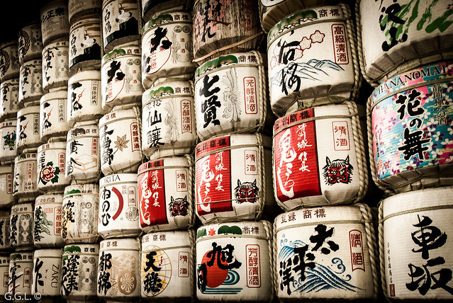 明治神宮。東京。酒の樽。