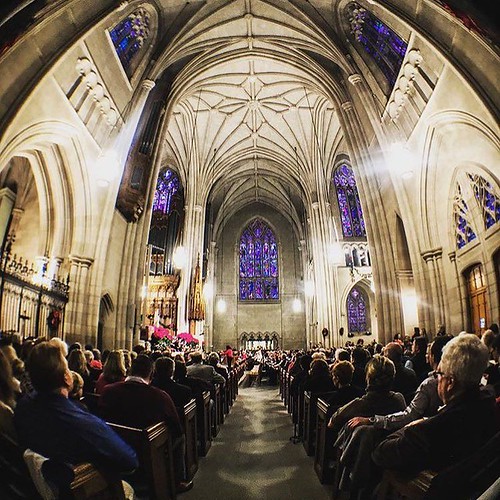 Christmas Eve service at @dukechapel...and to all a good night. #pictureduke #christmaseve ????:@metromonk