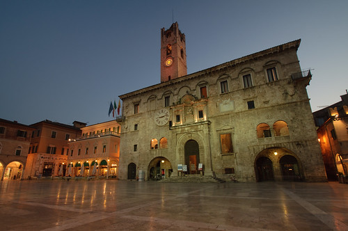 Ascoli Piceno - Piazza del Popolo - Palazzo dei Capitani del Popolo
