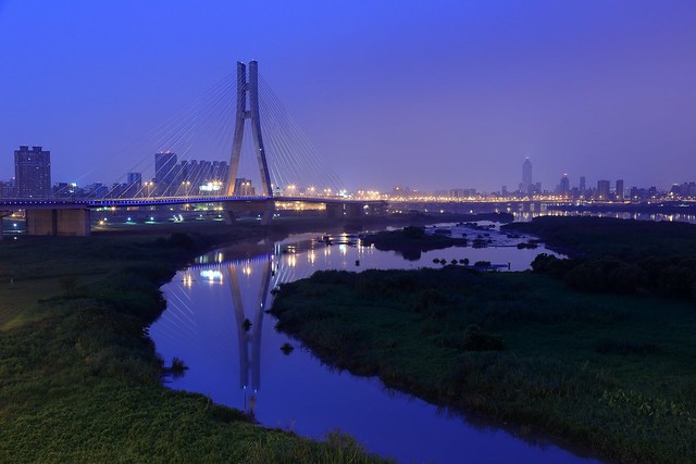彎彎的小溪，慢慢的流 ~Dawn @ New Taipei Expwy 新北大橋~