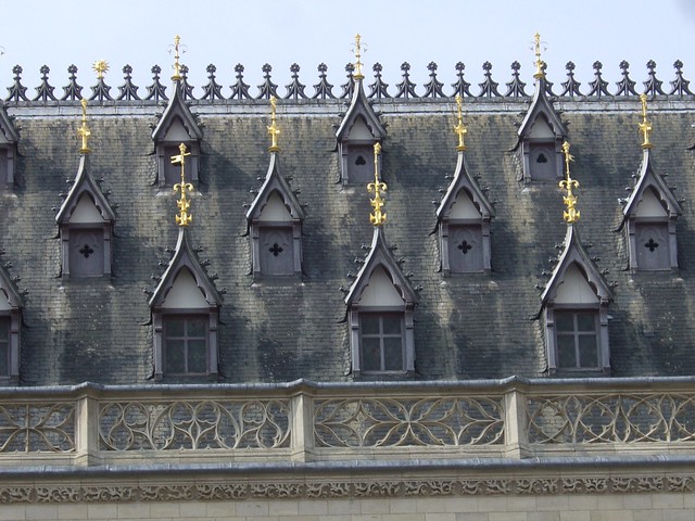 Un toit, pas n'importe lequel... Quoi et où??? Il s'agissait du toit de l'hôtel de ville d'Arras (62)