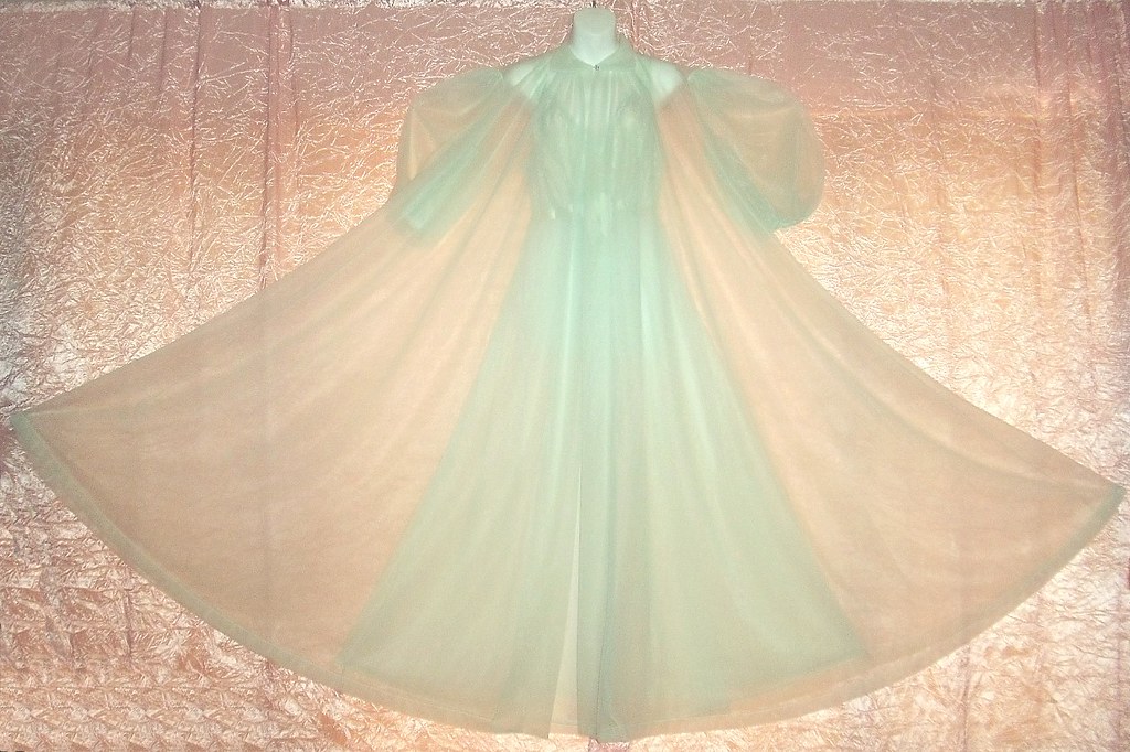 Sage Vanity Fair Phenomenal Nightgown and Peignoir Set Nyl… | Flickr