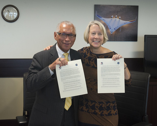 NASA Peace Corps Agreement Signing (NHQ201610130001)