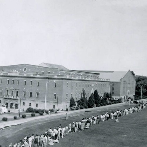 It's ‪#‎ThrowbackThursday‬! This image from 9-16-1953 shows "A line of students waiting to register for classes, moving east into Bohler Gym at Washington State College (later Washington State University)." Thanks toThe MASC for this image! ‪#‎WSU‬ ‪#‎GoC