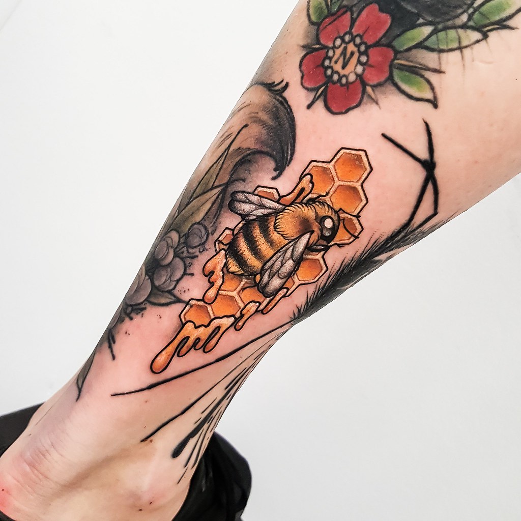 tattoos Bee and honeycomb gap filler for Raine. #bee #hon… | Flickr