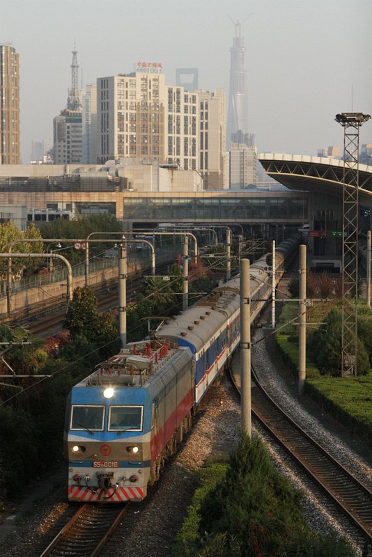 Electric locomotive SS7D 0016 departs Shanghai Railway Station with a rake of '25Z' class carriages