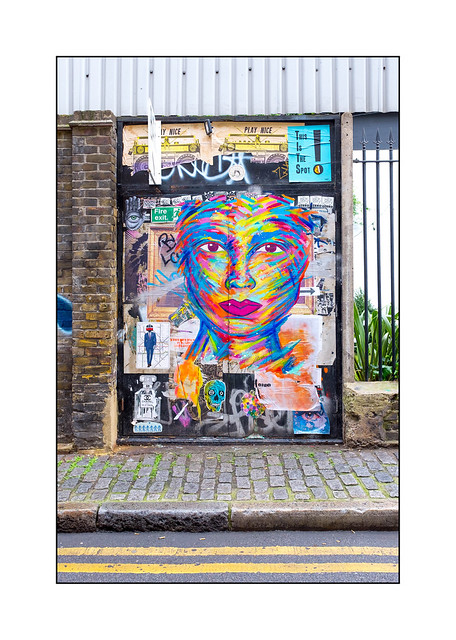 Street Art (Manyoly), East London, England.