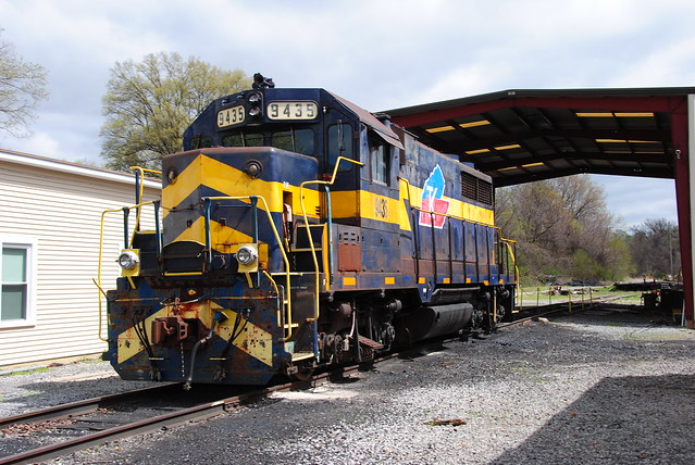Tennken 9435 waits for the call on the power track , Dyersburg Tennessee.