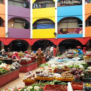 Pagi tadi singgah jenguk Pasar Siti Khadijah di Kota Bharu... Wajah baru berwarna-warni tapi sayang bilangan jemaah lalatnya...  Faktor kebersihan amat-amat mengecewakan... | by Topeng Perak Unmasked