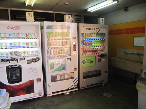 名古屋競馬場の東スタンド1階自販機コーナー