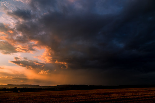 Sonnenuntergang_20140811_0037.jpg by Pixel-World, deutschland licht wolken motive sonnenuntergänge gewitter niedersachsen regenwolken hessischoldendor